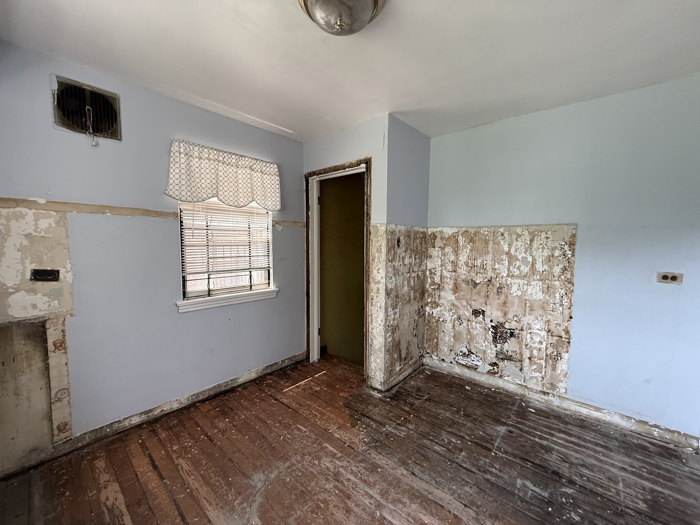 8545 S Euclid Avenue Property Photo 11
