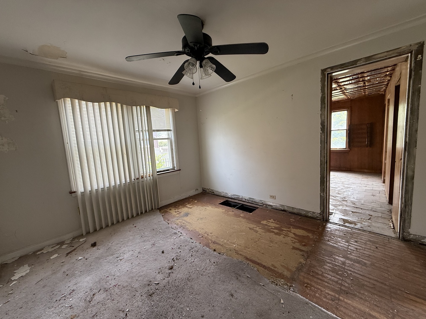 8545 S Euclid Avenue Property Photo 15
