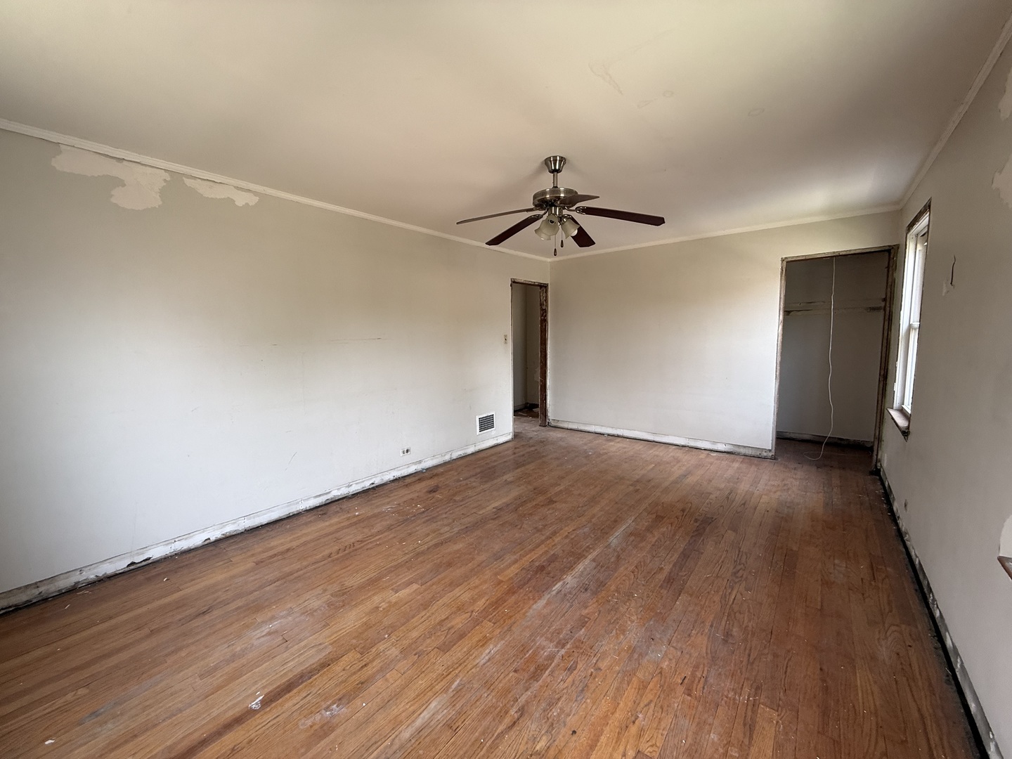 8545 S Euclid Avenue Property Photo 19