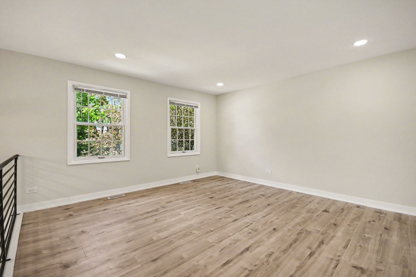 1312 W Oakmont Road Property Photo 3