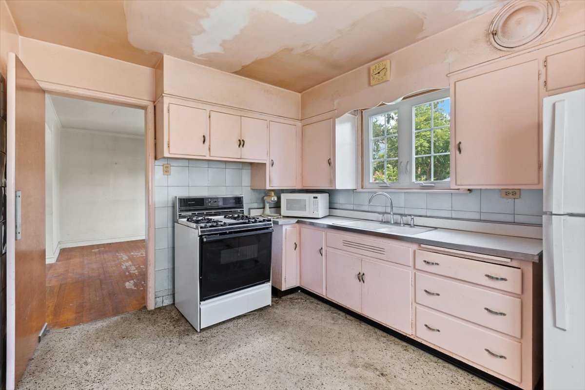 8423 S Wolcott Avenue Property Photo 4