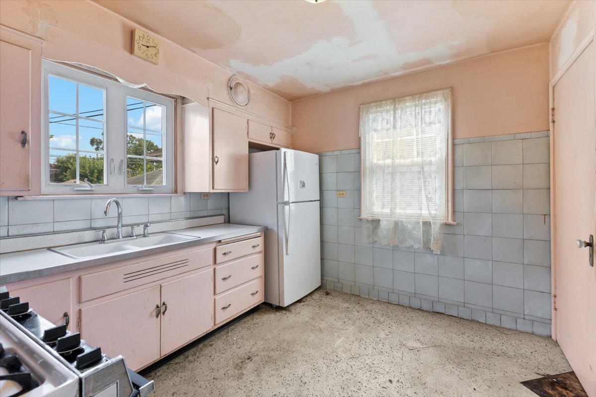 8423 S Wolcott Avenue Property Photo 5