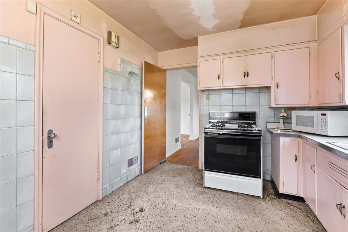 8423 S Wolcott Avenue Property Photo 6