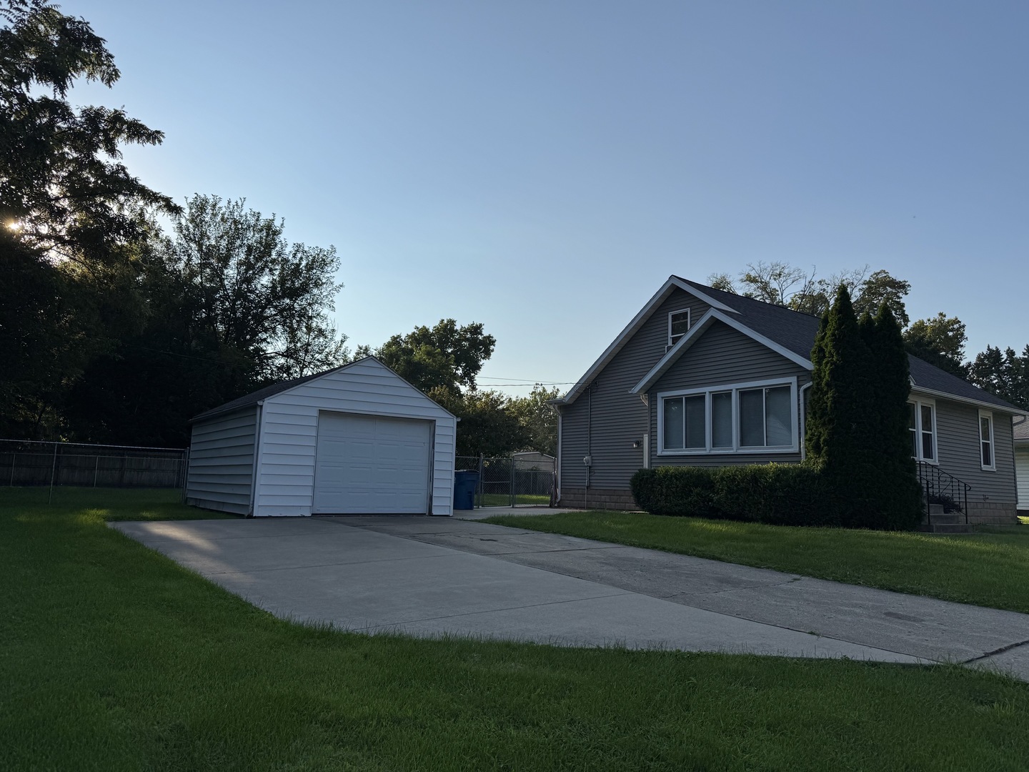 708 Henry Street Property Photo 3