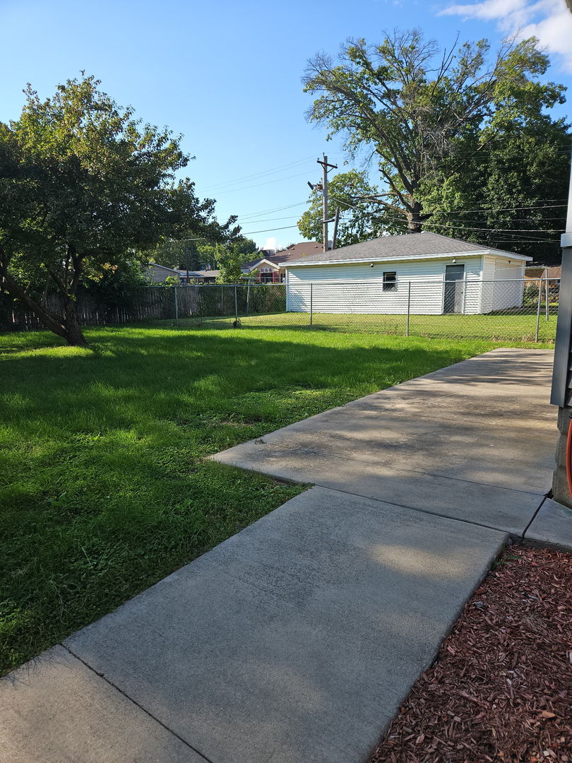 708 Henry Street Property Photo 4
