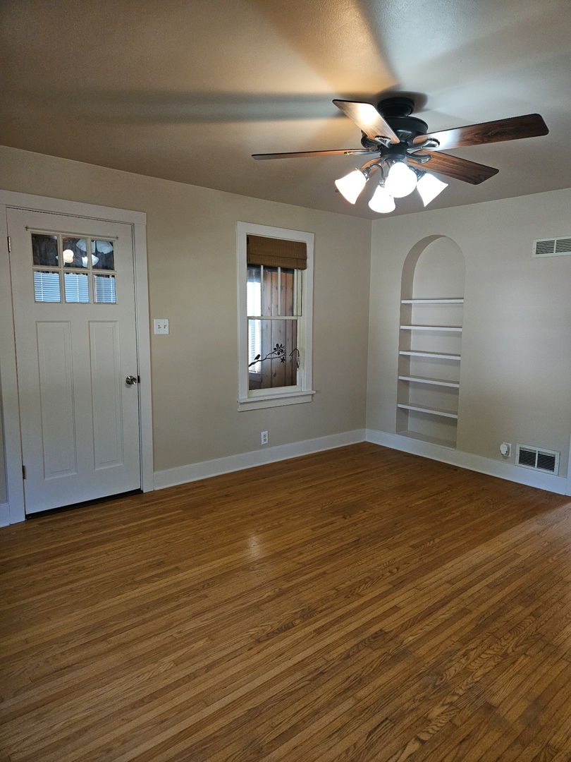 708 Henry Street Property Photo 6