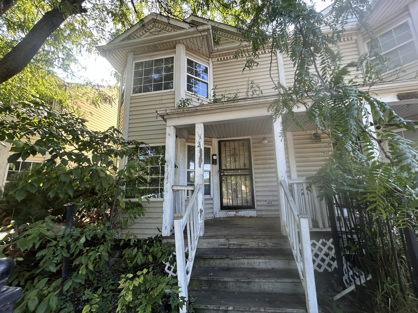 218 N Hamlin Boulevard Property Photo 1