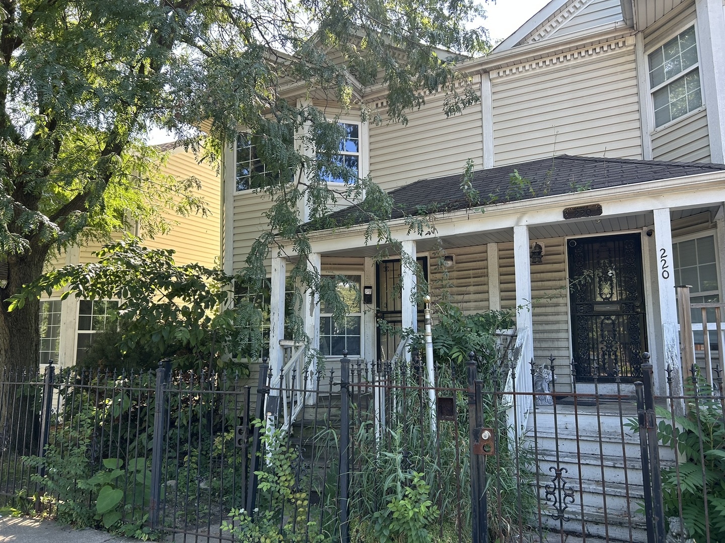 218 N Hamlin Boulevard Property Photo 2