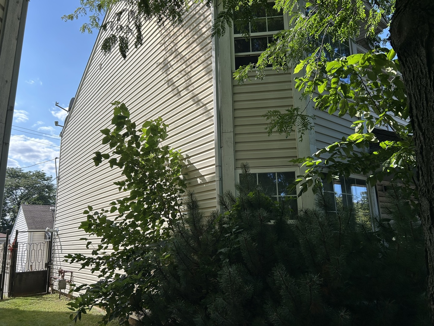 218 N Hamlin Boulevard Property Photo 3