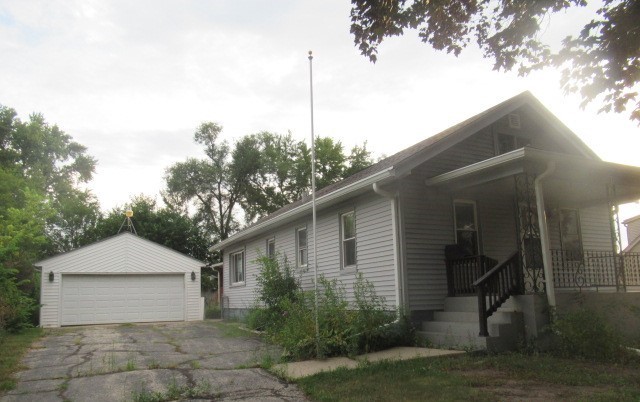 610 Barry Road Property Photo 1