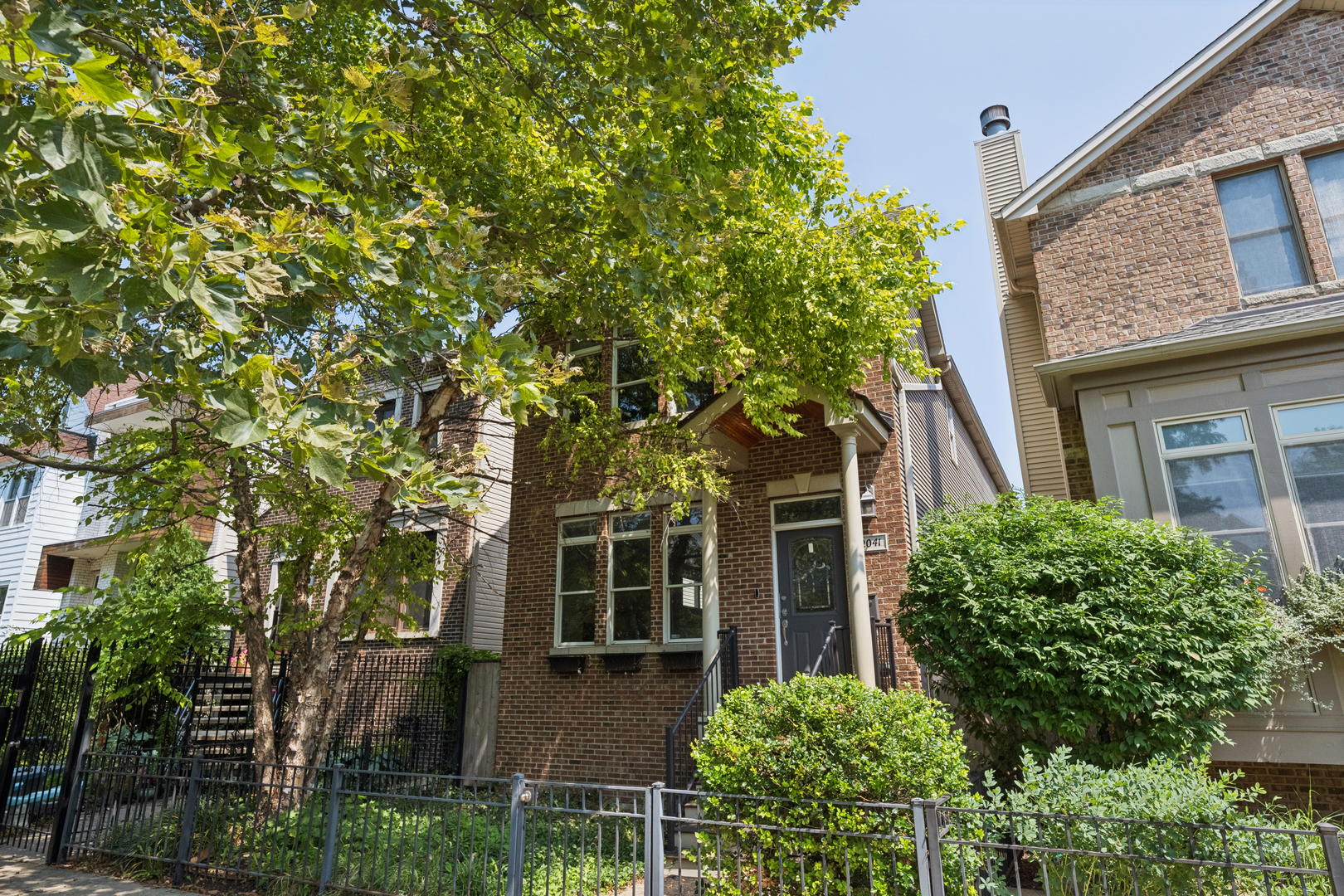 2041 N Whipple Street Property Photo 2