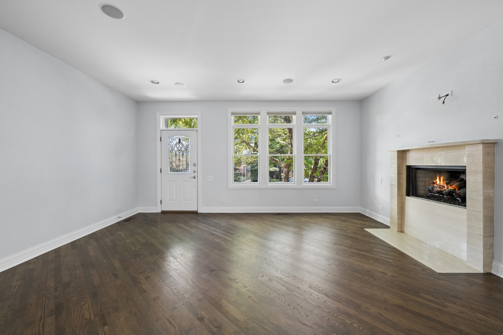 2041 N Whipple Street Property Photo 11