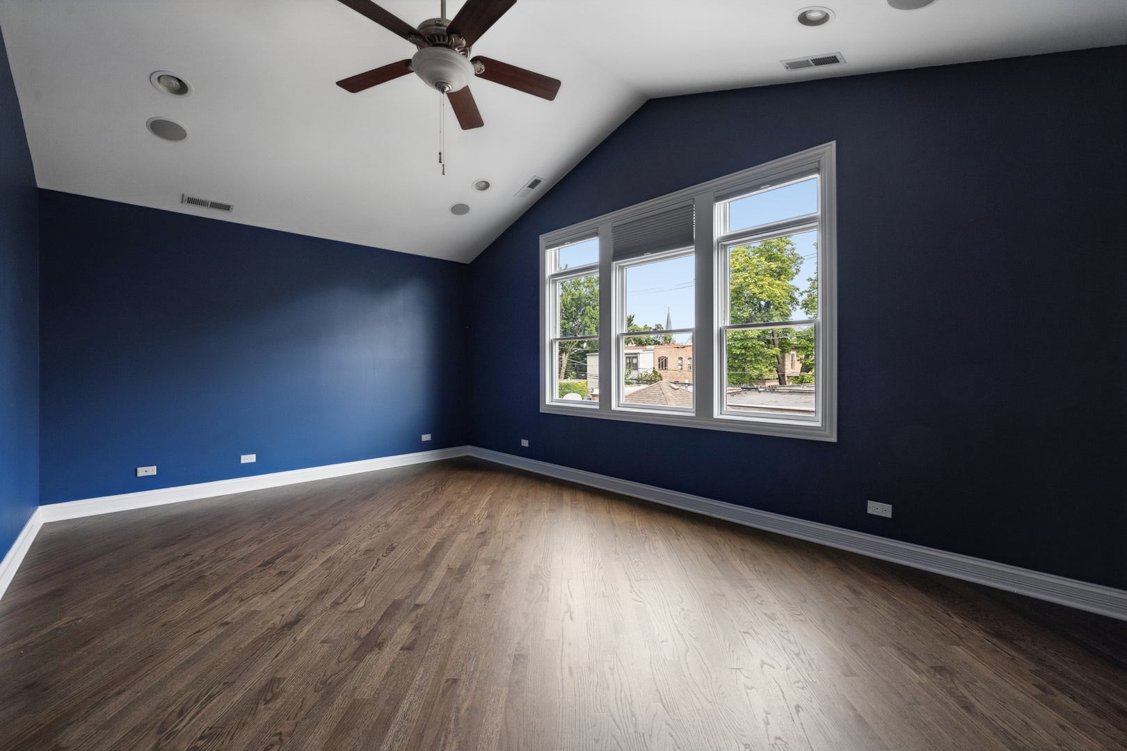 2041 N Whipple Street Property Photo 19