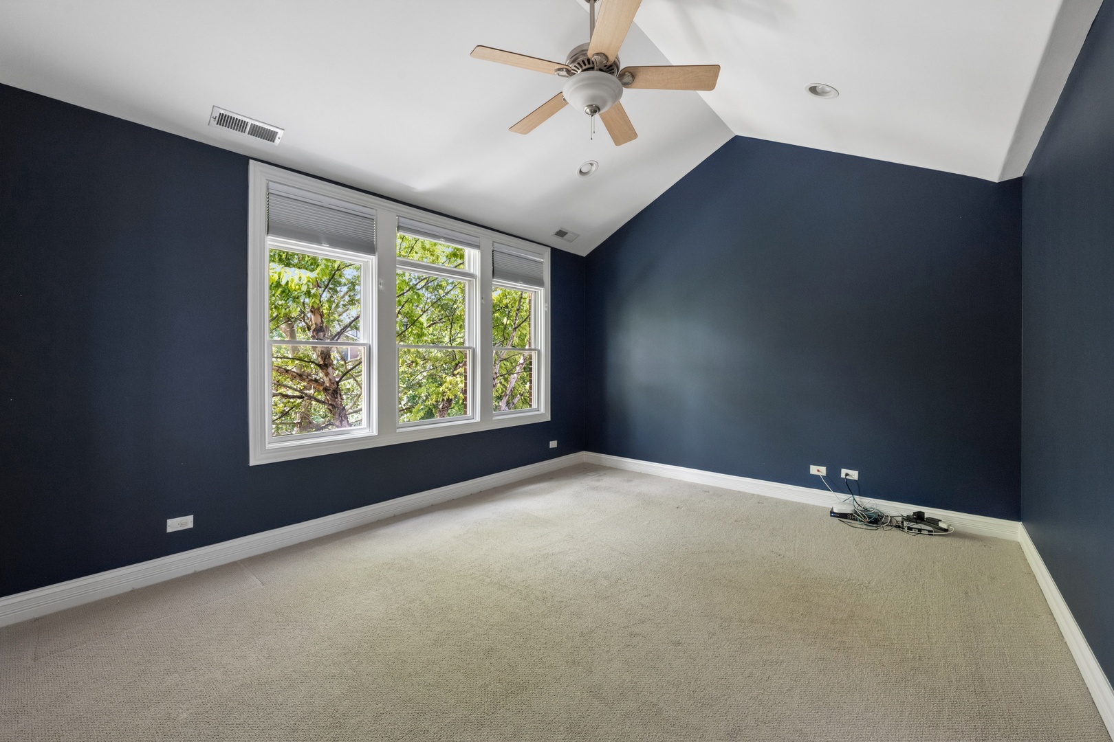 2041 N Whipple Street Property Photo 25
