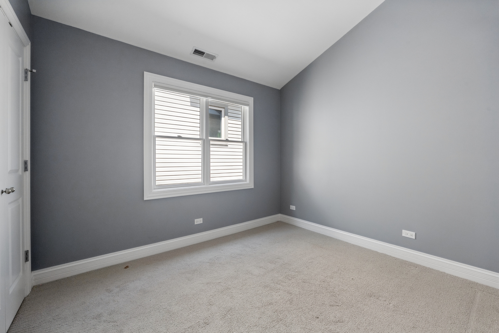 2041 N Whipple Street Property Photo 27