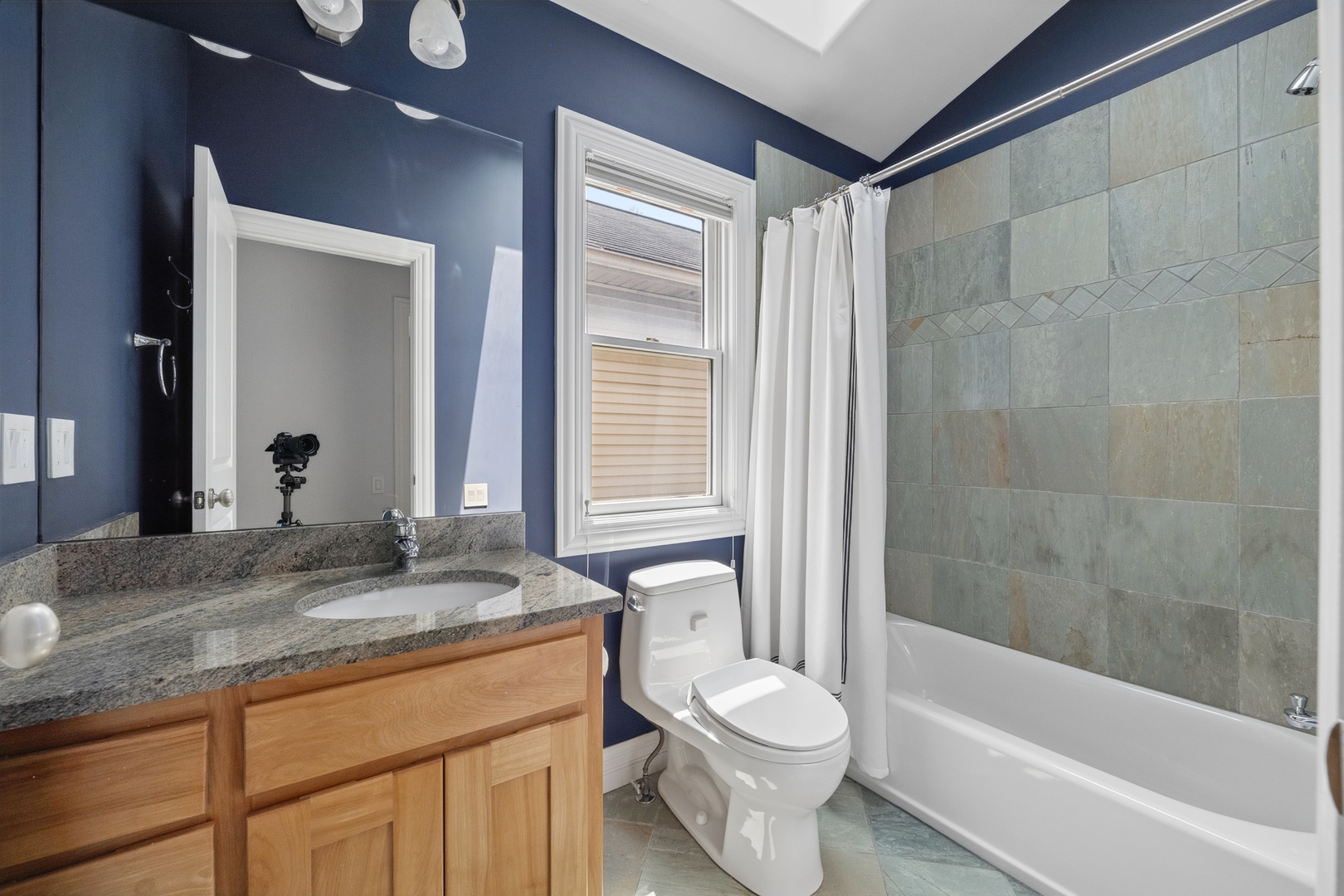 2041 N Whipple Street Property Photo 29