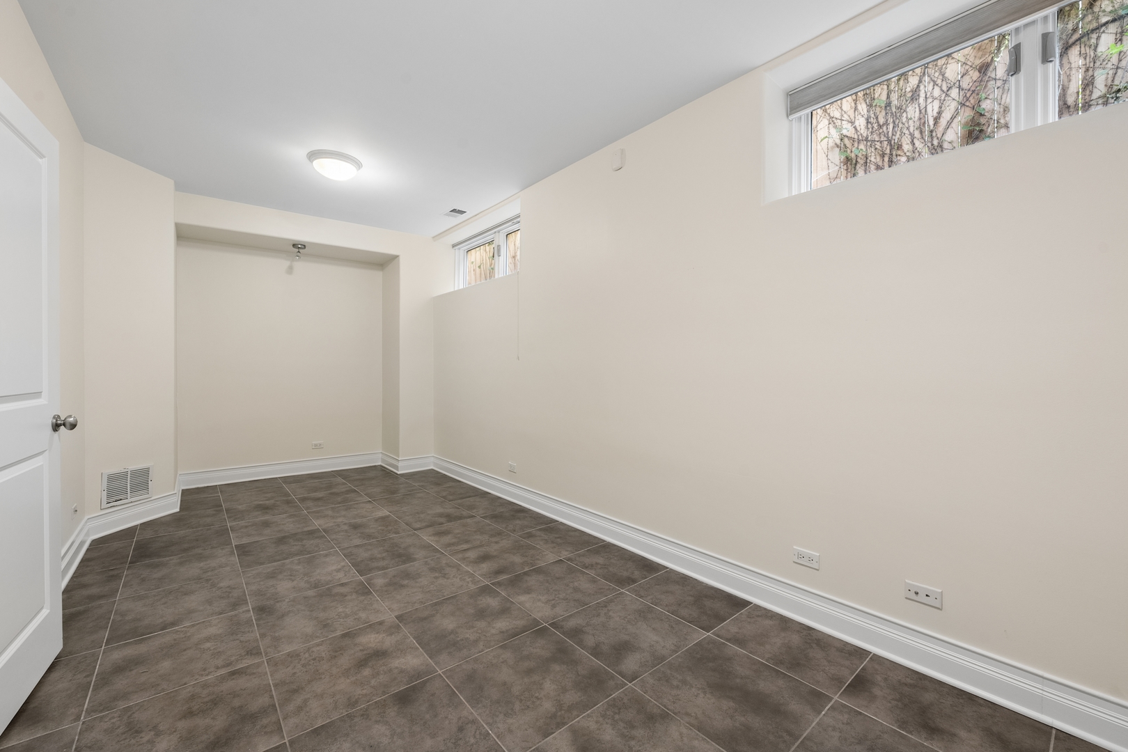 2041 N Whipple Street Property Photo 31