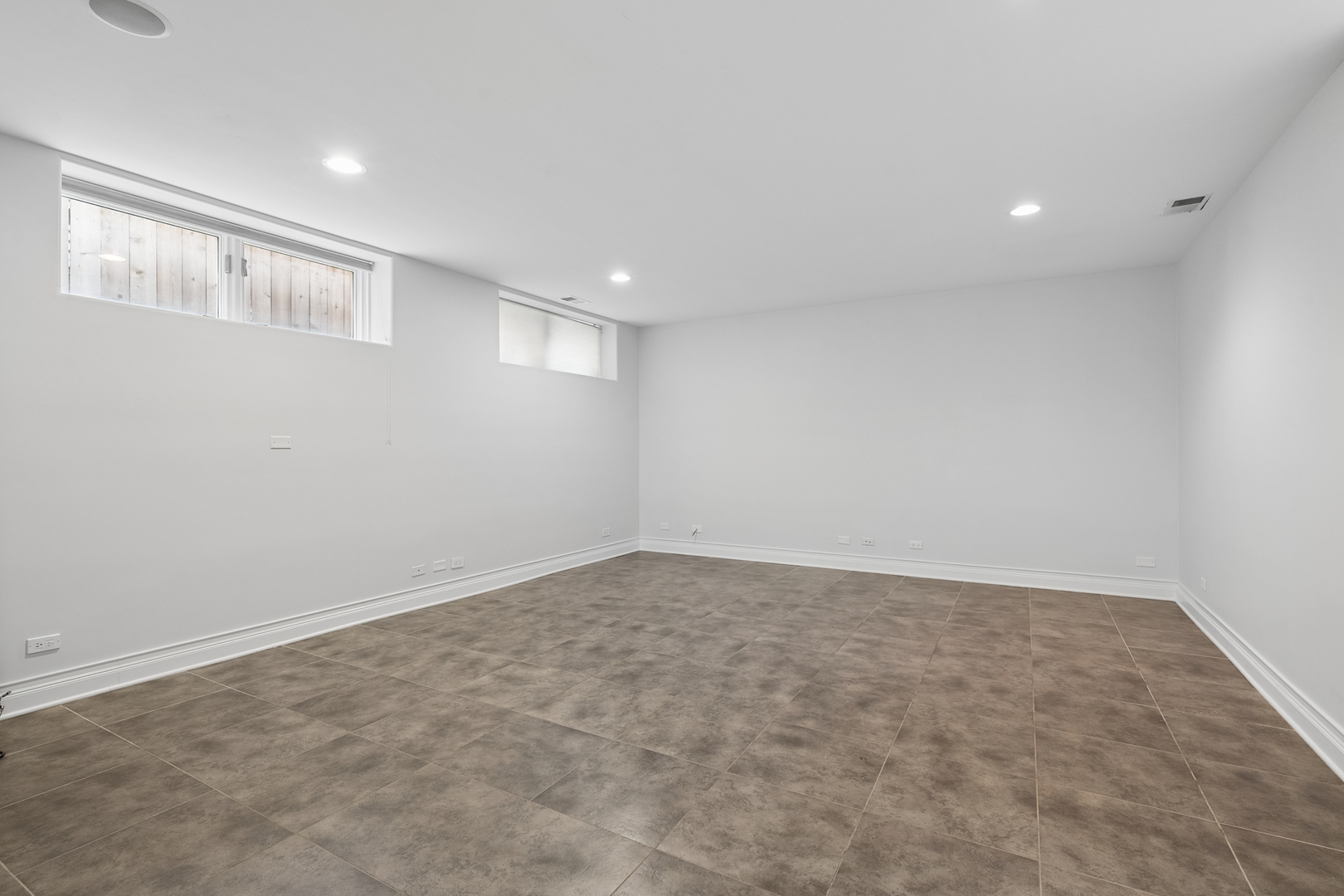 2041 N Whipple Street Property Photo 33