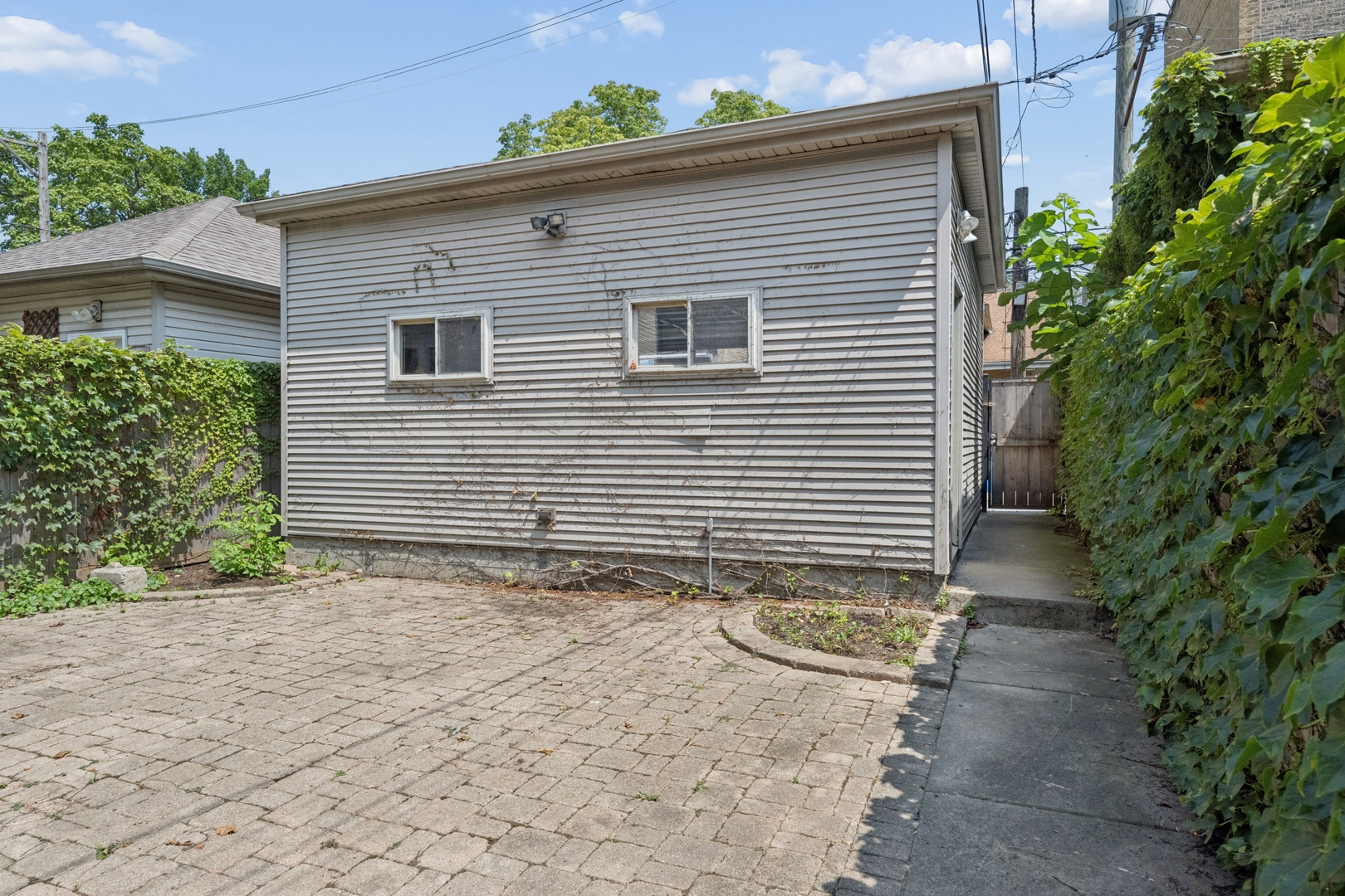 2041 N Whipple Street Property Photo 37