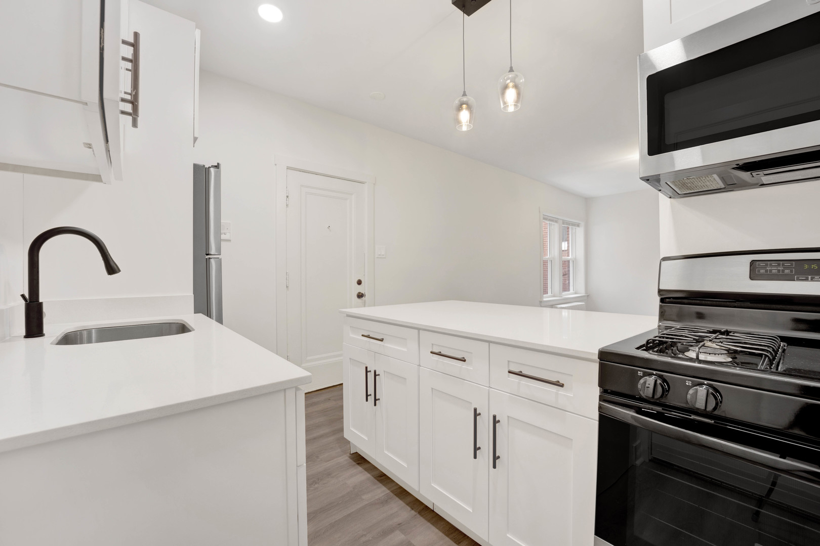 6403 N Wayne Avenue 2d Property Photo 6