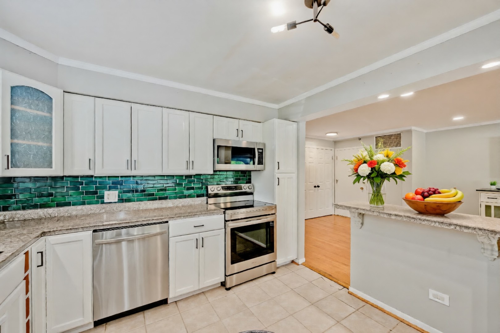 8230 Elmwood Avenue 102 Property Photo 6
