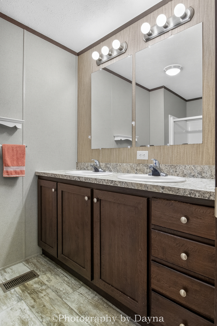 15 Apache Court Property Photo 18