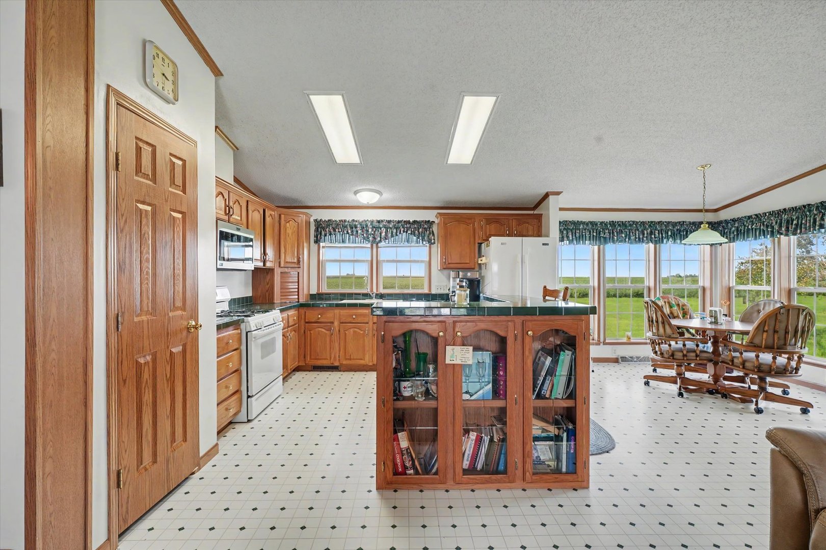 2225 E 1700th Road Property Photo 18