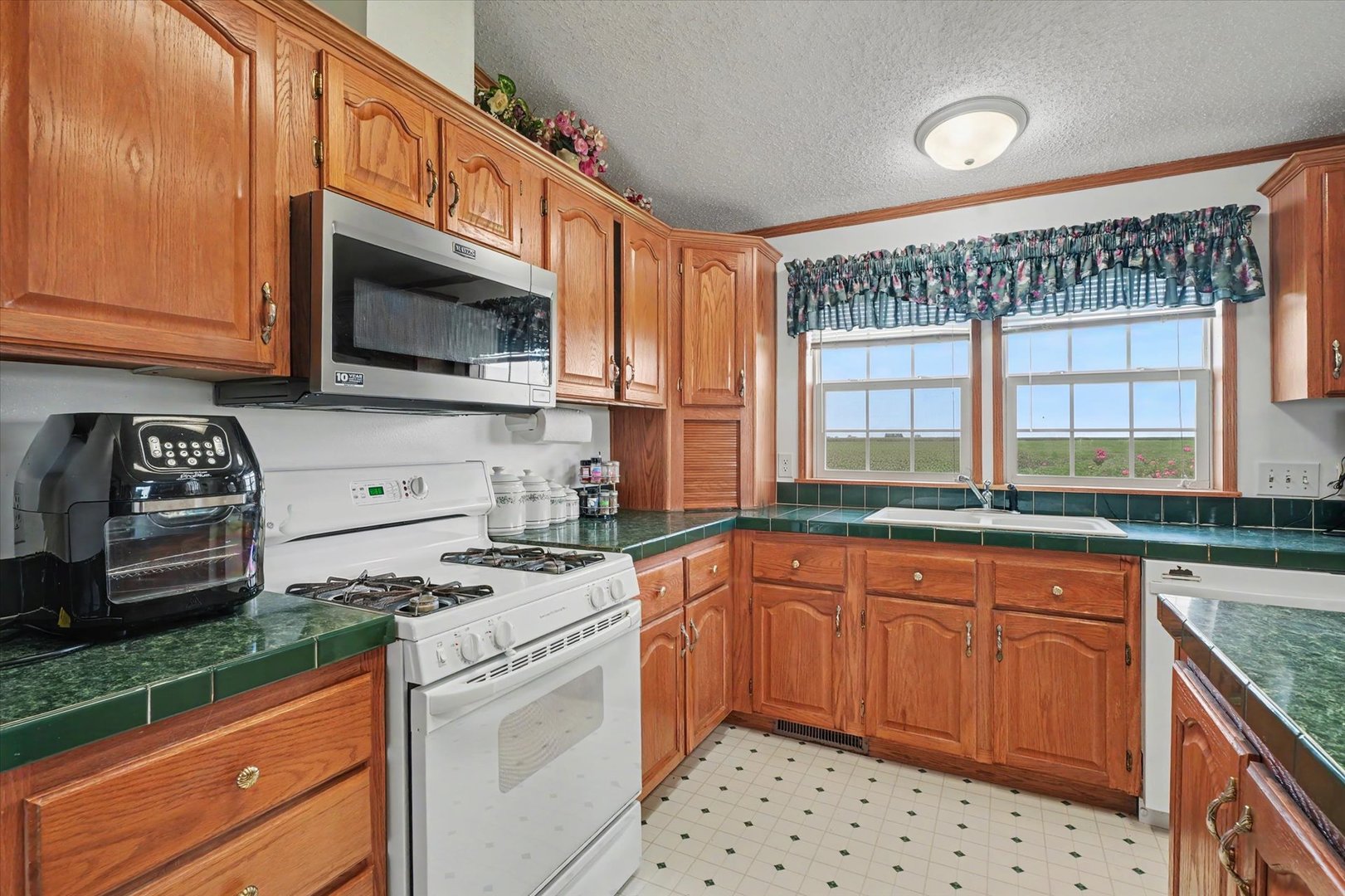 2225 E 1700th Road Property Photo 19