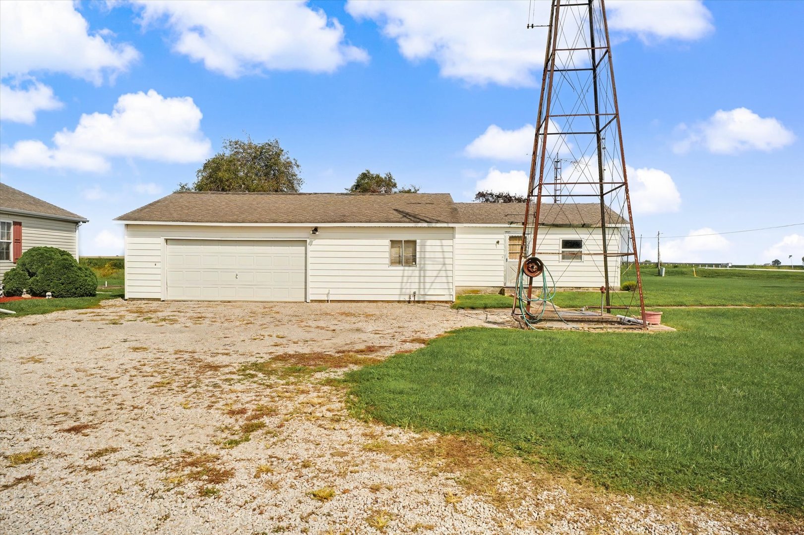 2225 E 1700th Road Property Photo 59