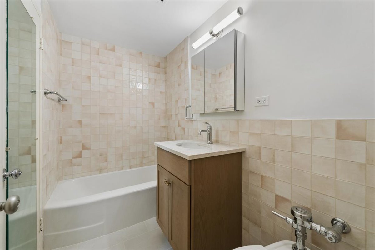 1508 Hinman Avenue 3b Property Photo 17