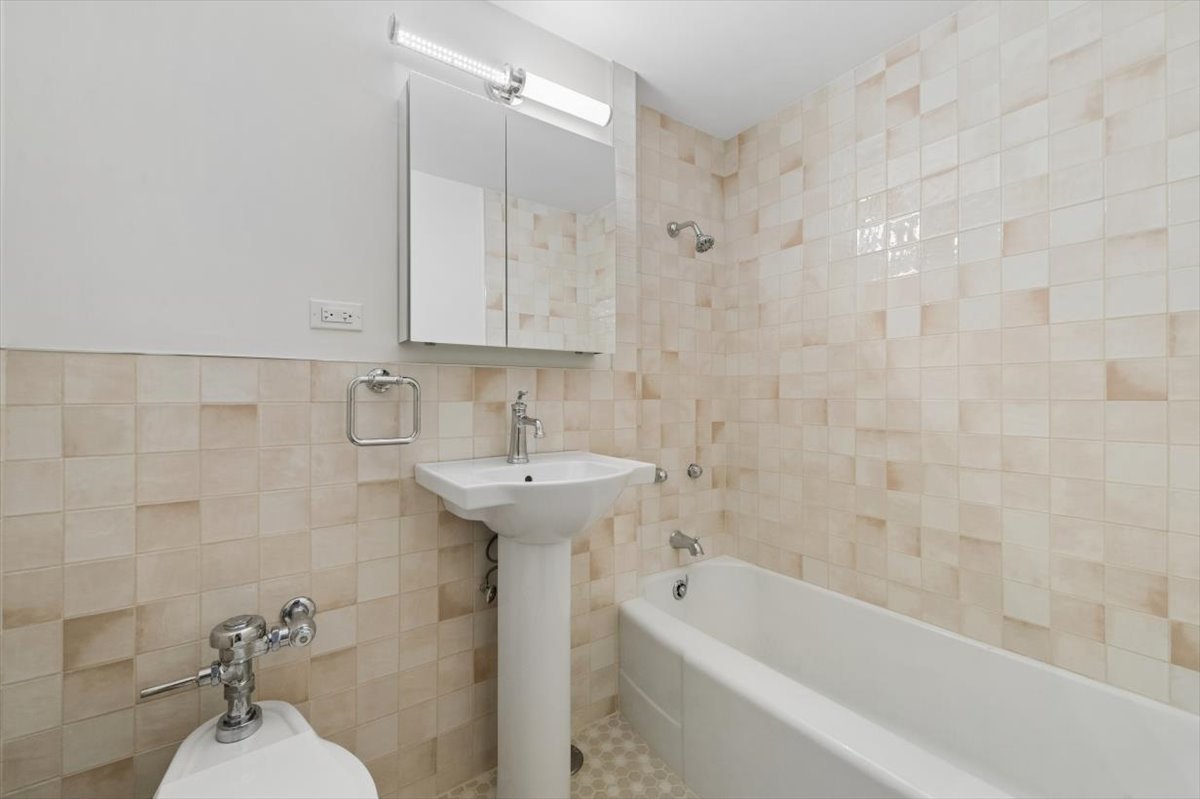 1508 Hinman Avenue 3b Property Photo 20
