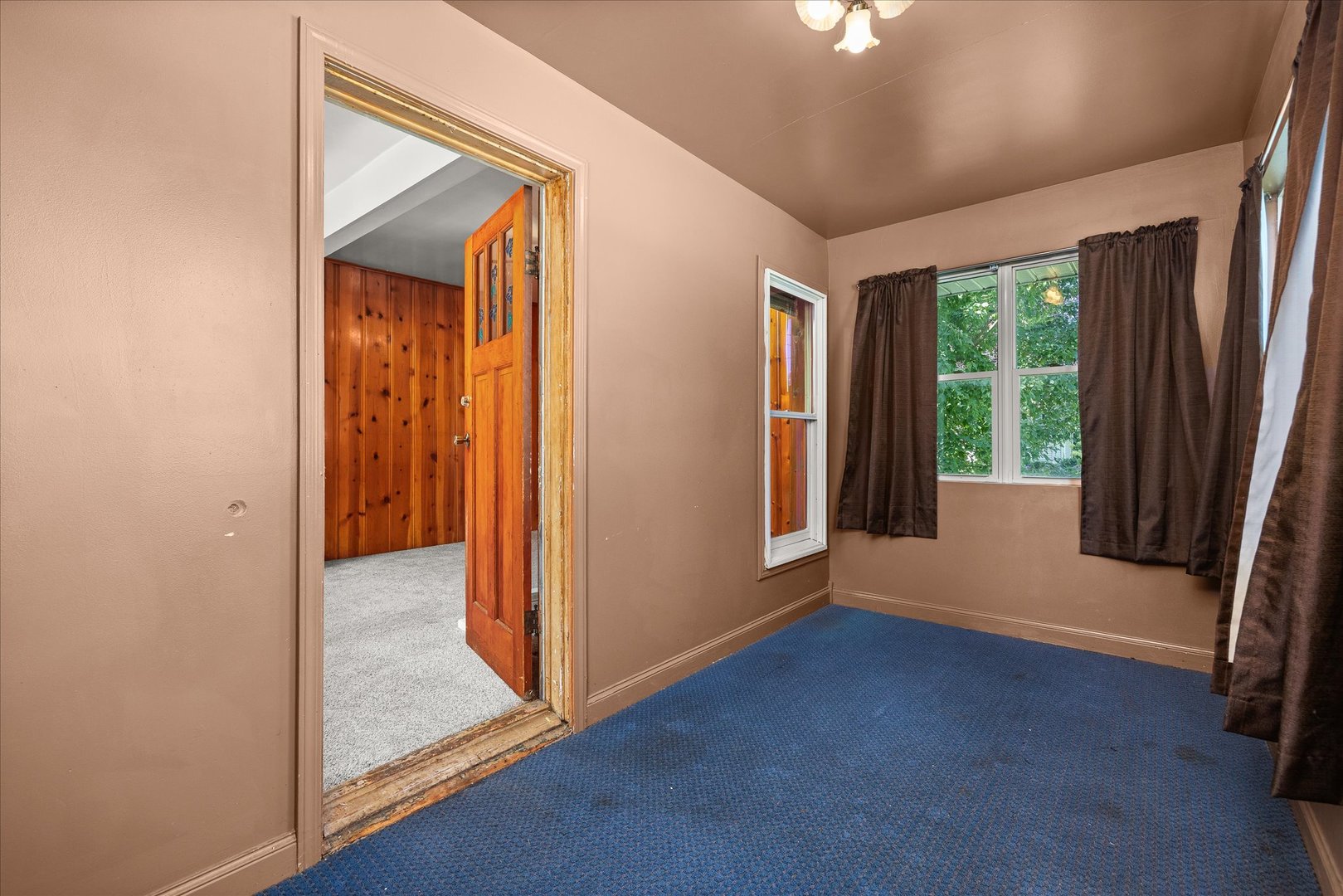 139 W 2nd Street Property Photo 8
