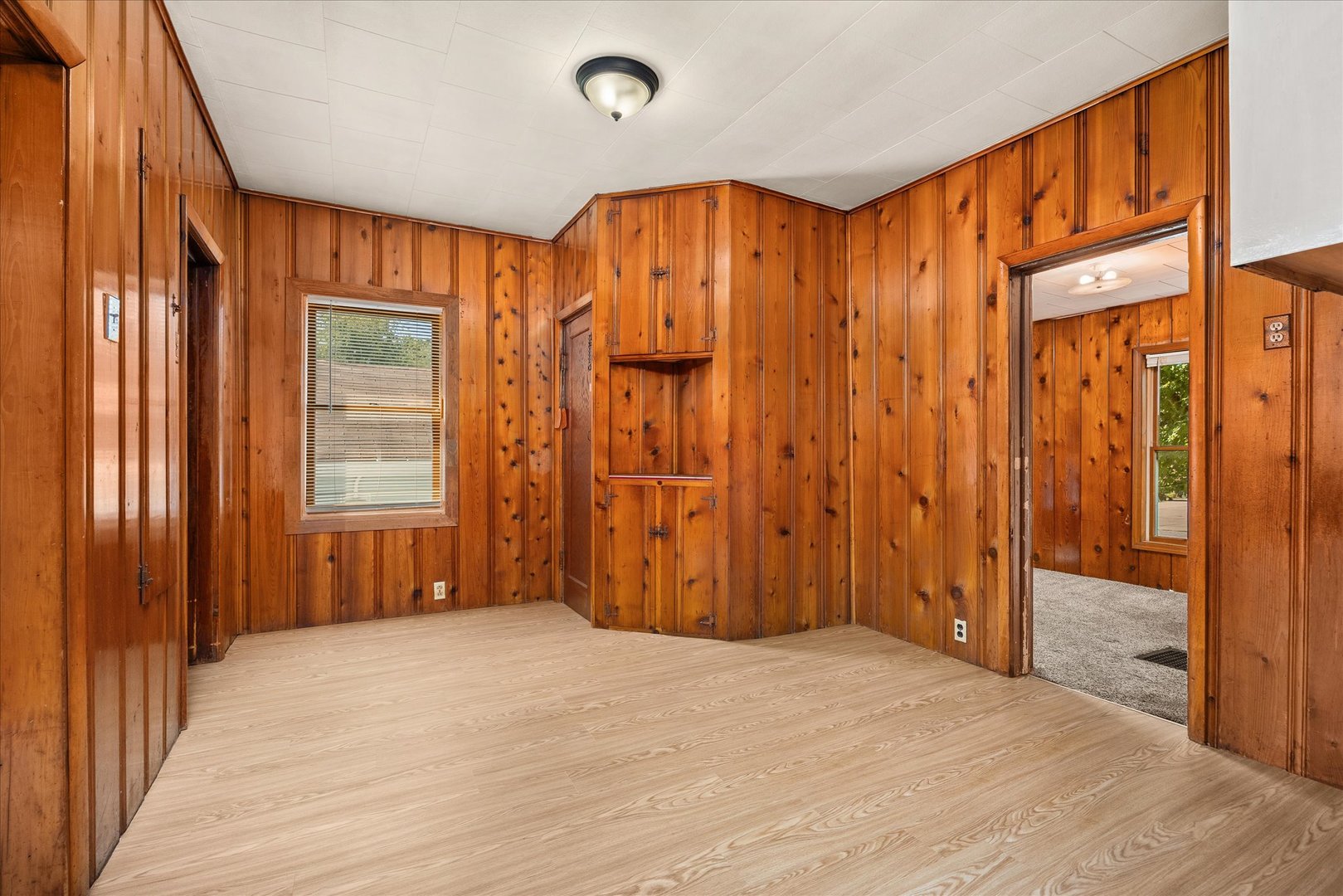 139 W 2nd Street Property Photo 18