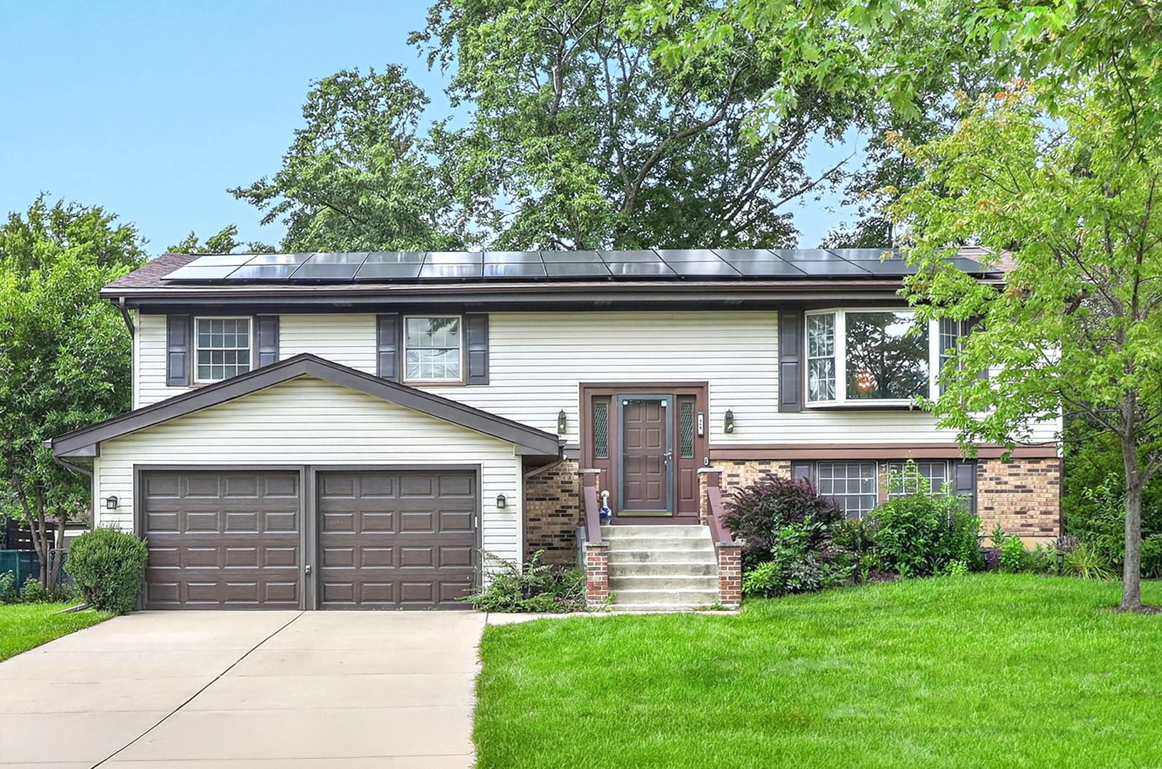 215 Edgebrook Drive Property Photo 1