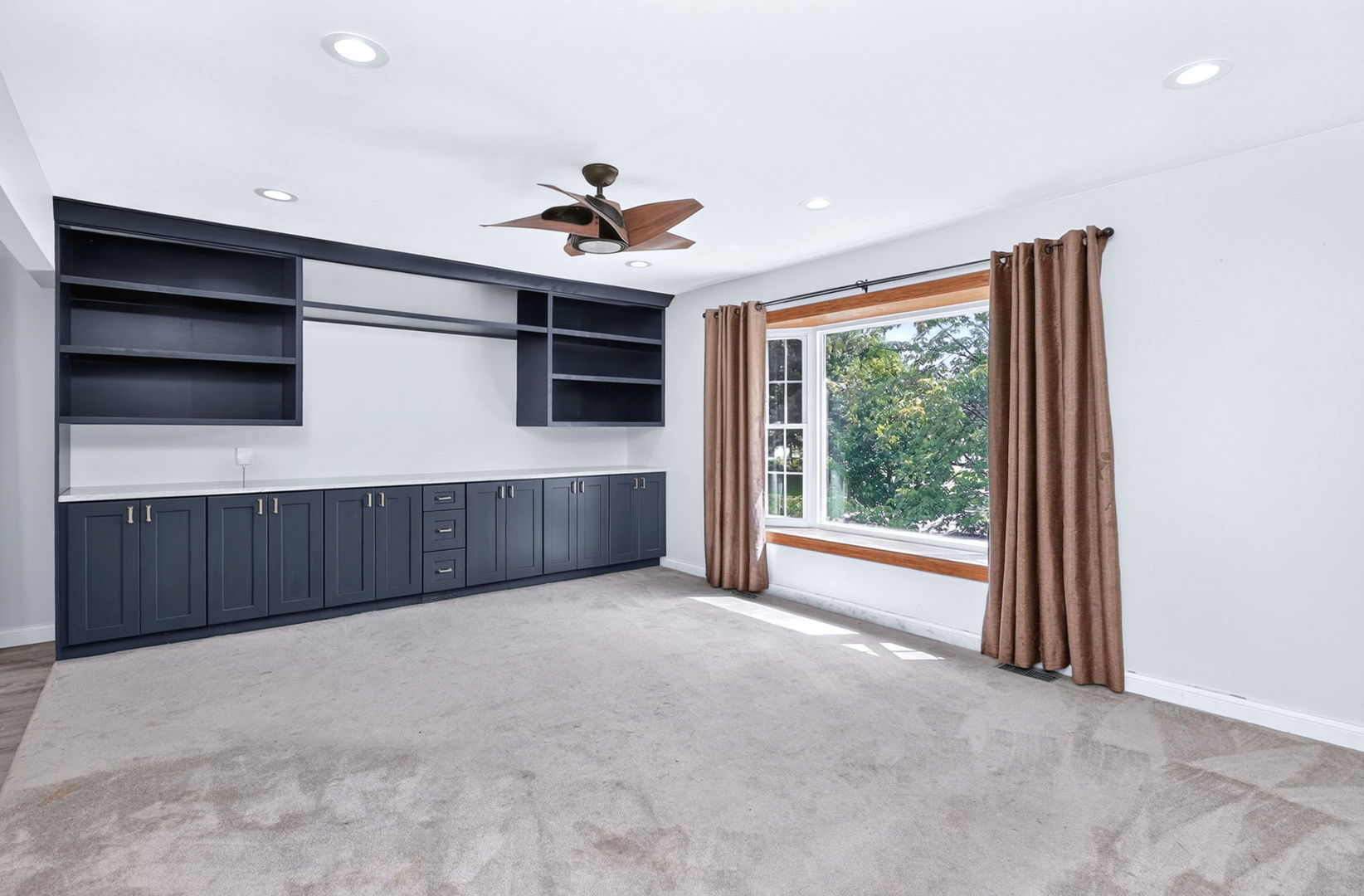 215 Edgebrook Drive Property Photo 2