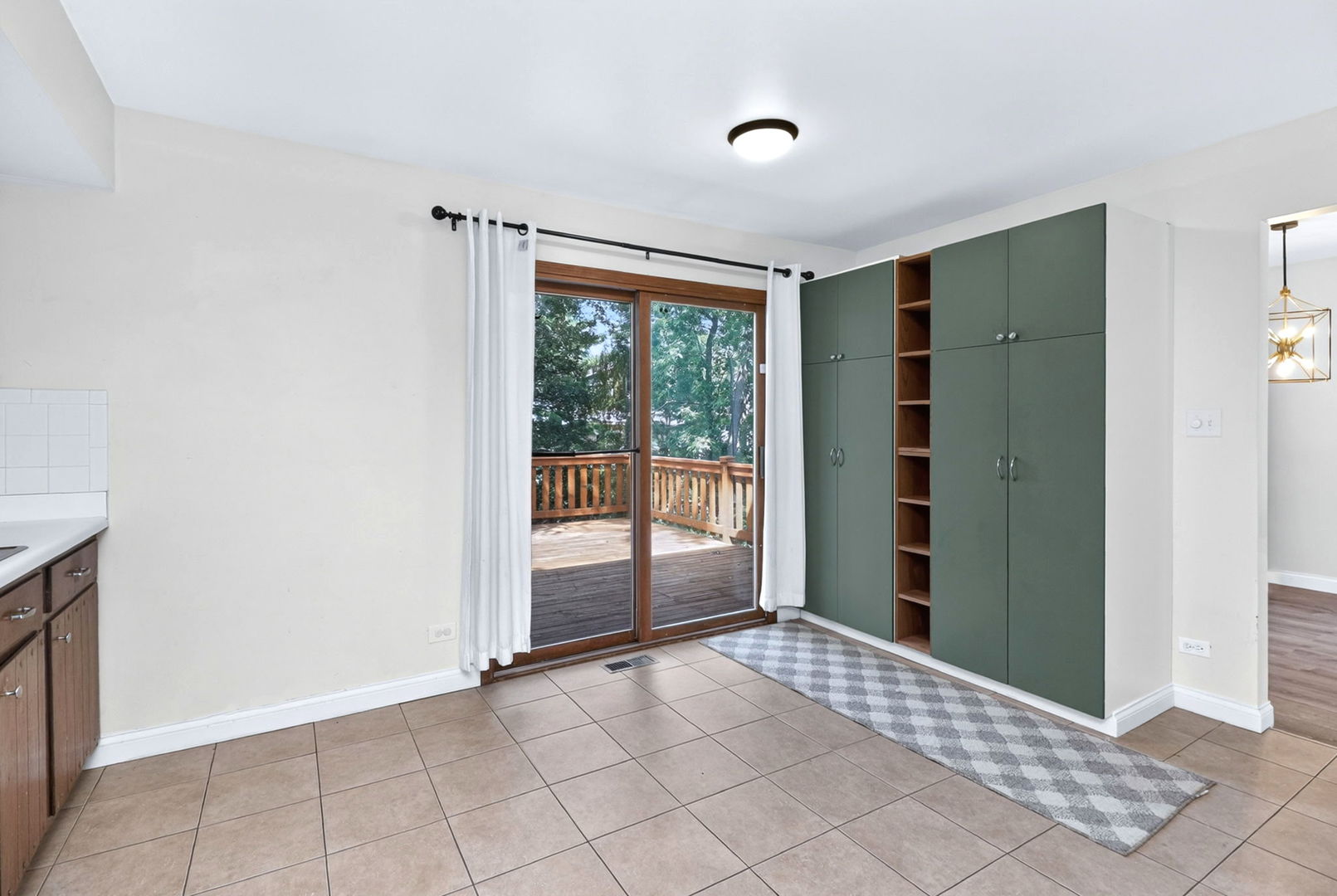 215 Edgebrook Drive Property Photo 8