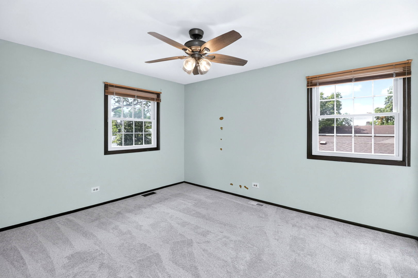 215 Edgebrook Drive Property Photo 9