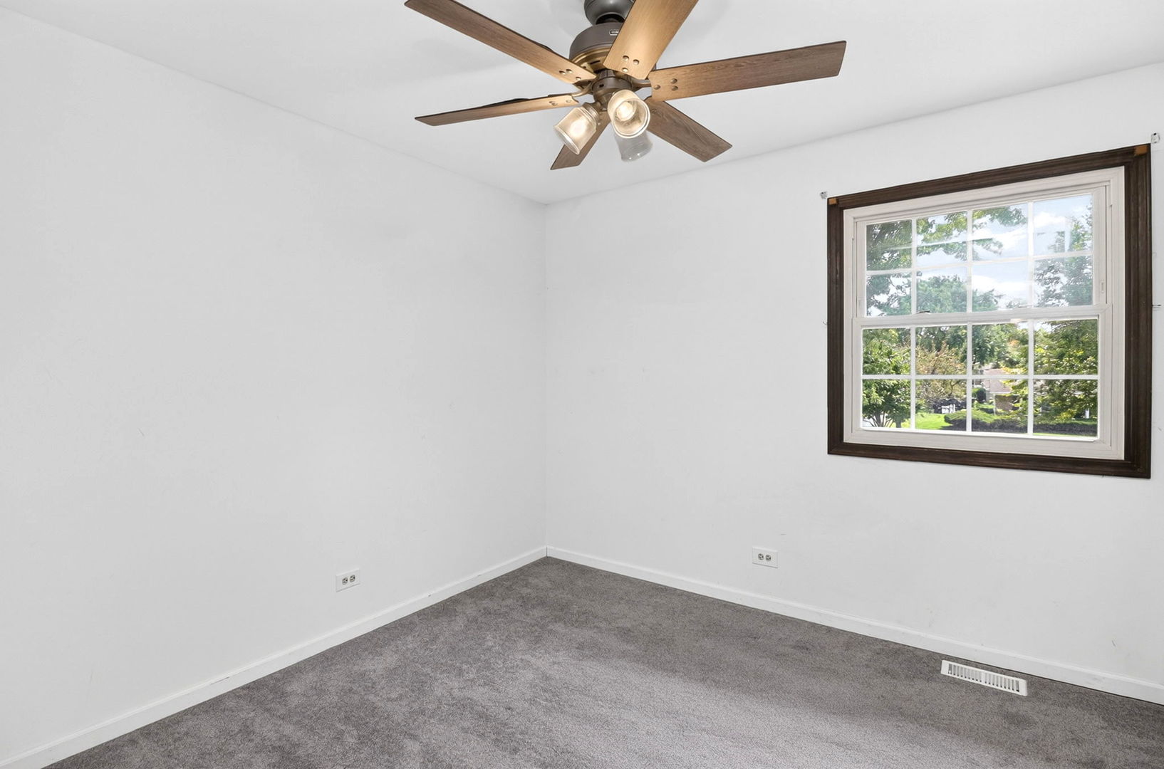 215 Edgebrook Drive Property Photo 11