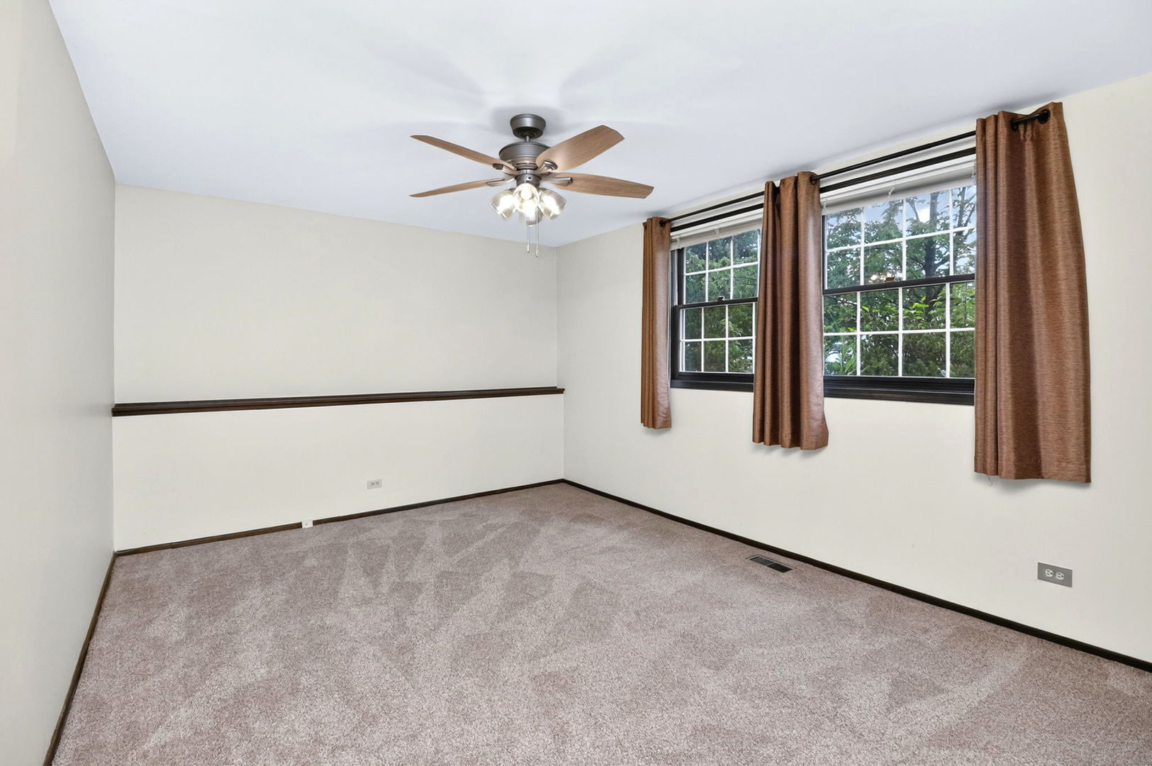 215 Edgebrook Drive Property Photo 15