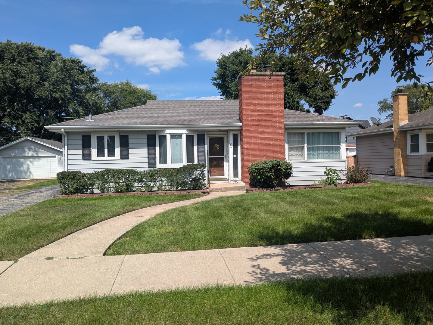 189 E Madison Street Property Photo 1