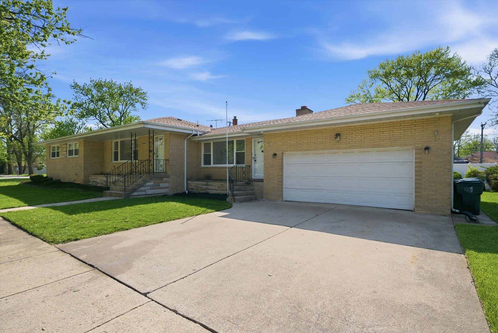 16560 Greenwood Avenue Property Photo 2
