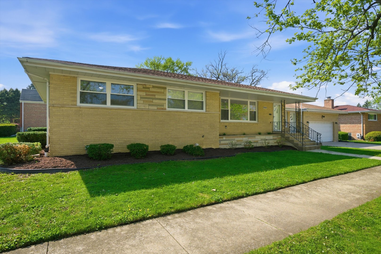16560 Greenwood Avenue Property Photo 3
