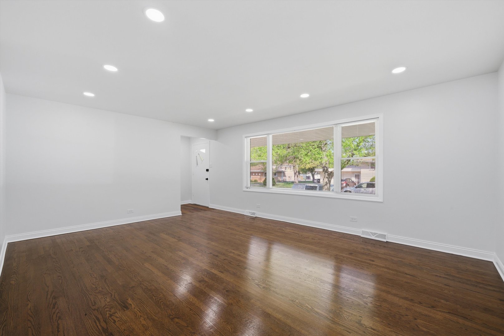 16560 Greenwood Avenue Property Photo 6