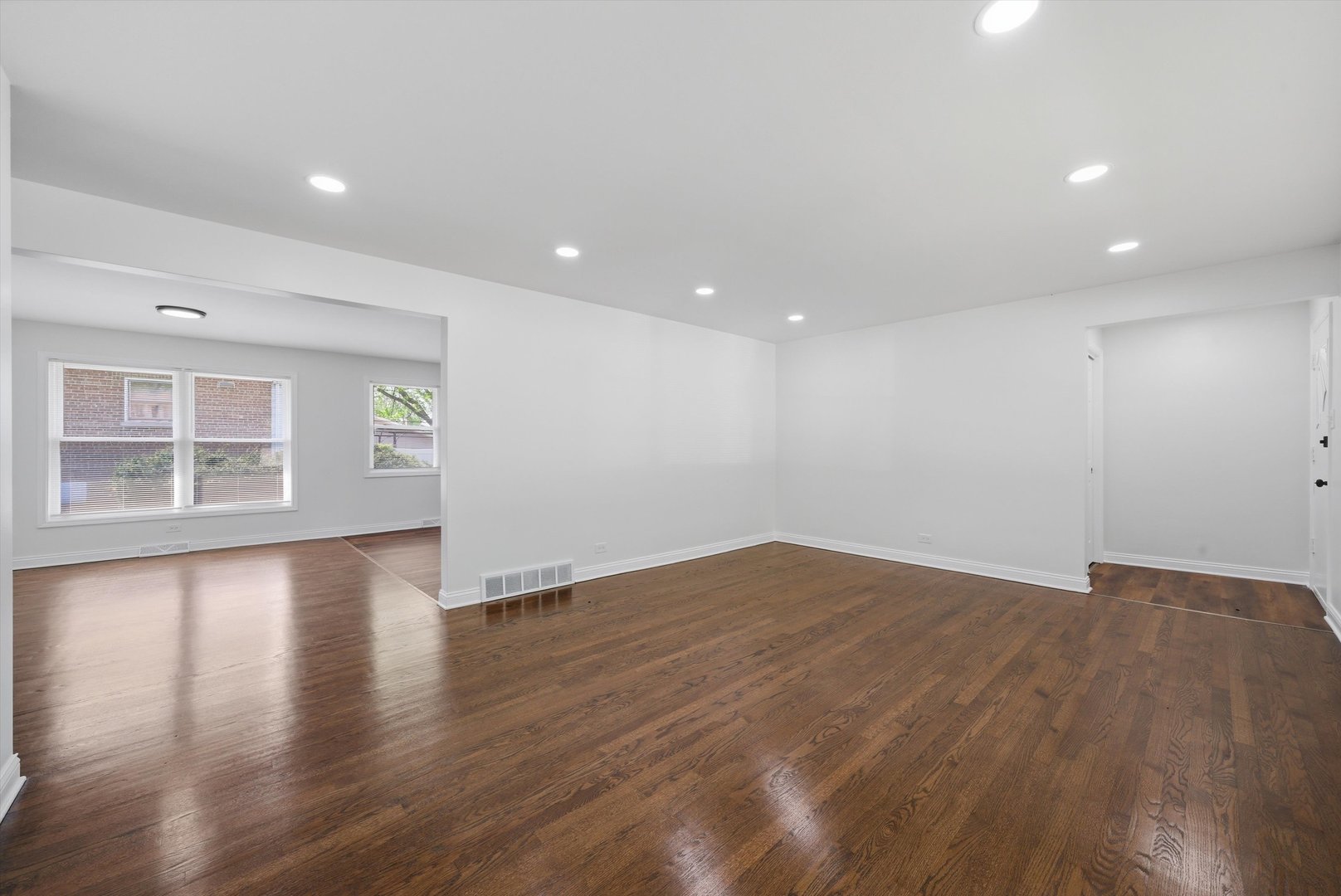 16560 Greenwood Avenue Property Photo 8