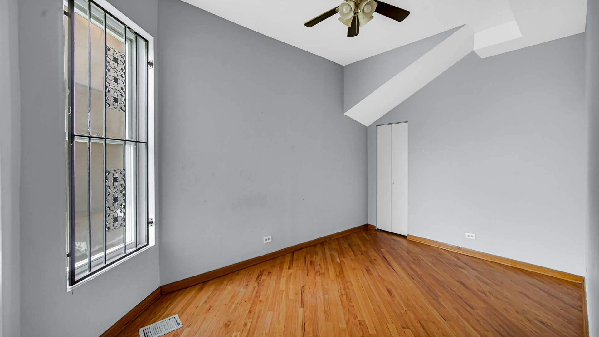 12742351 Property Photo 15