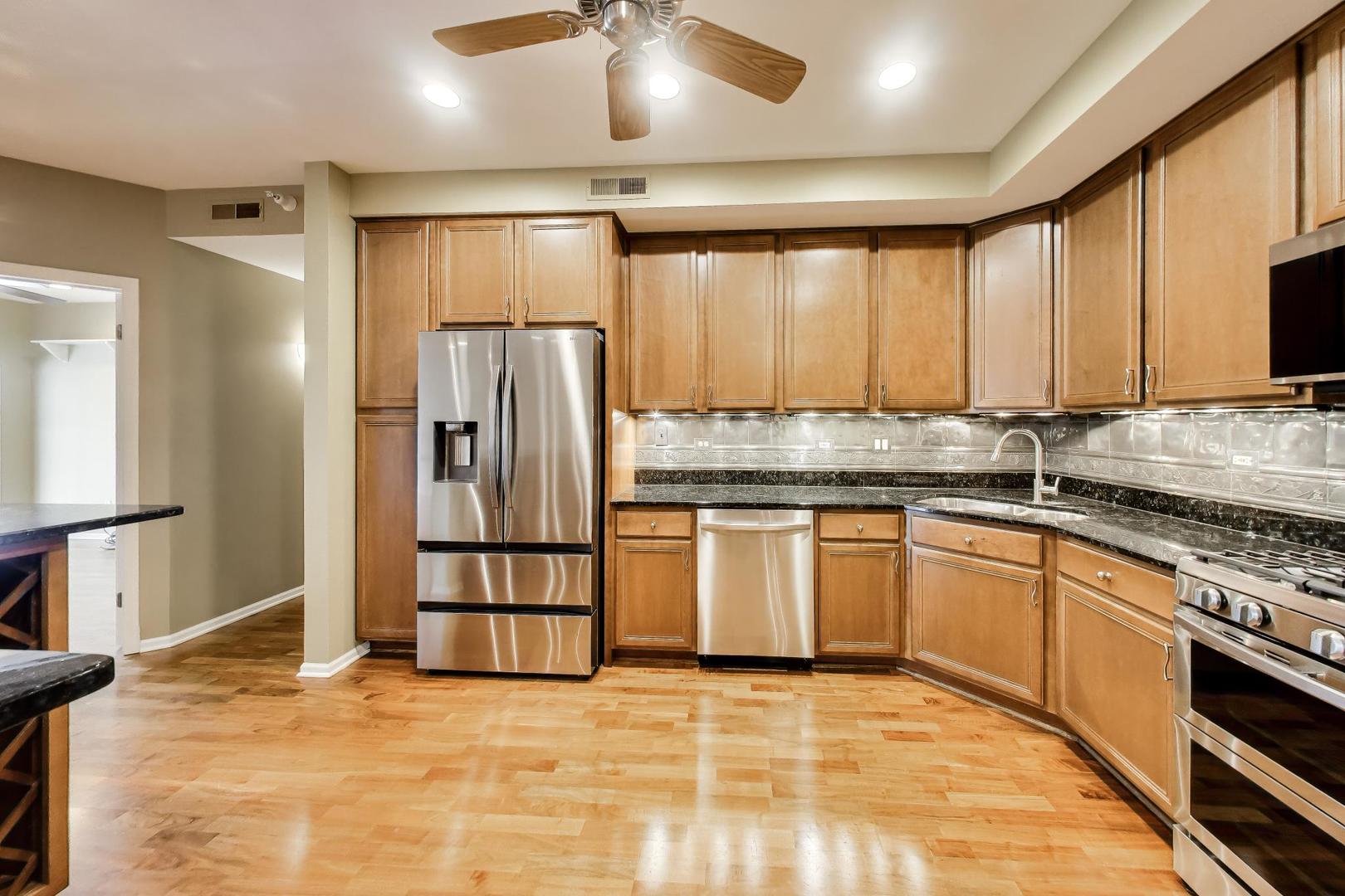 425 Village Green 508 Property Photo 7
