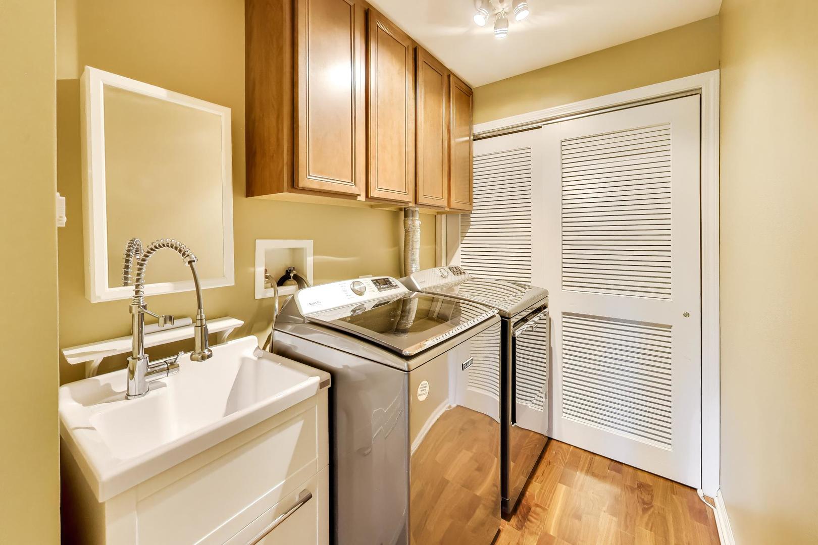 425 Village Green 508 Property Photo 24