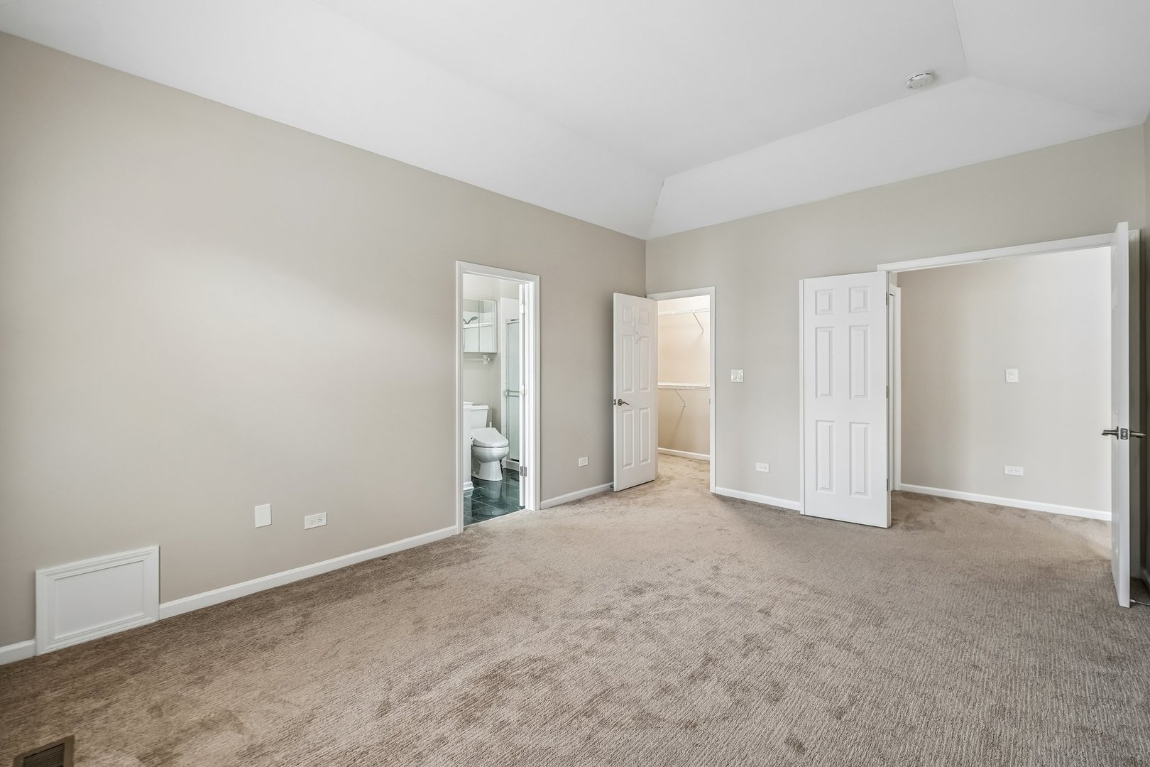 5 Middlesex Court Property Photo 12