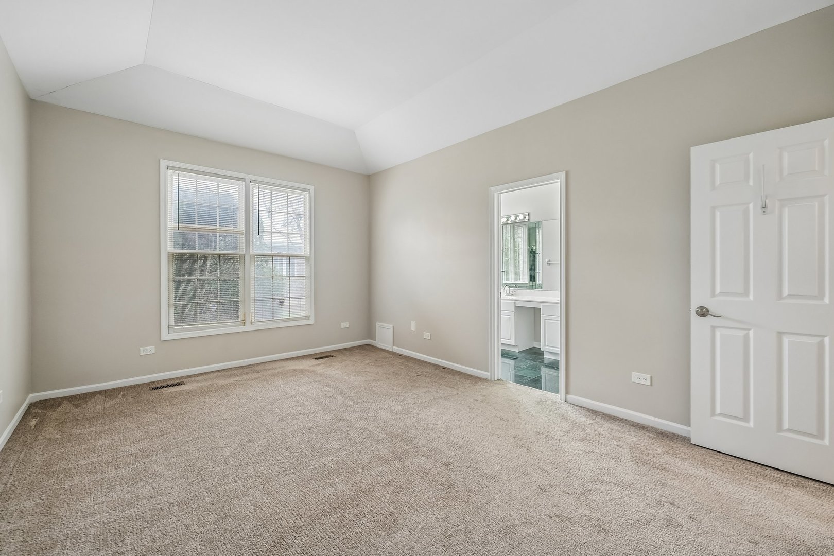 5 Middlesex Court Property Photo 13