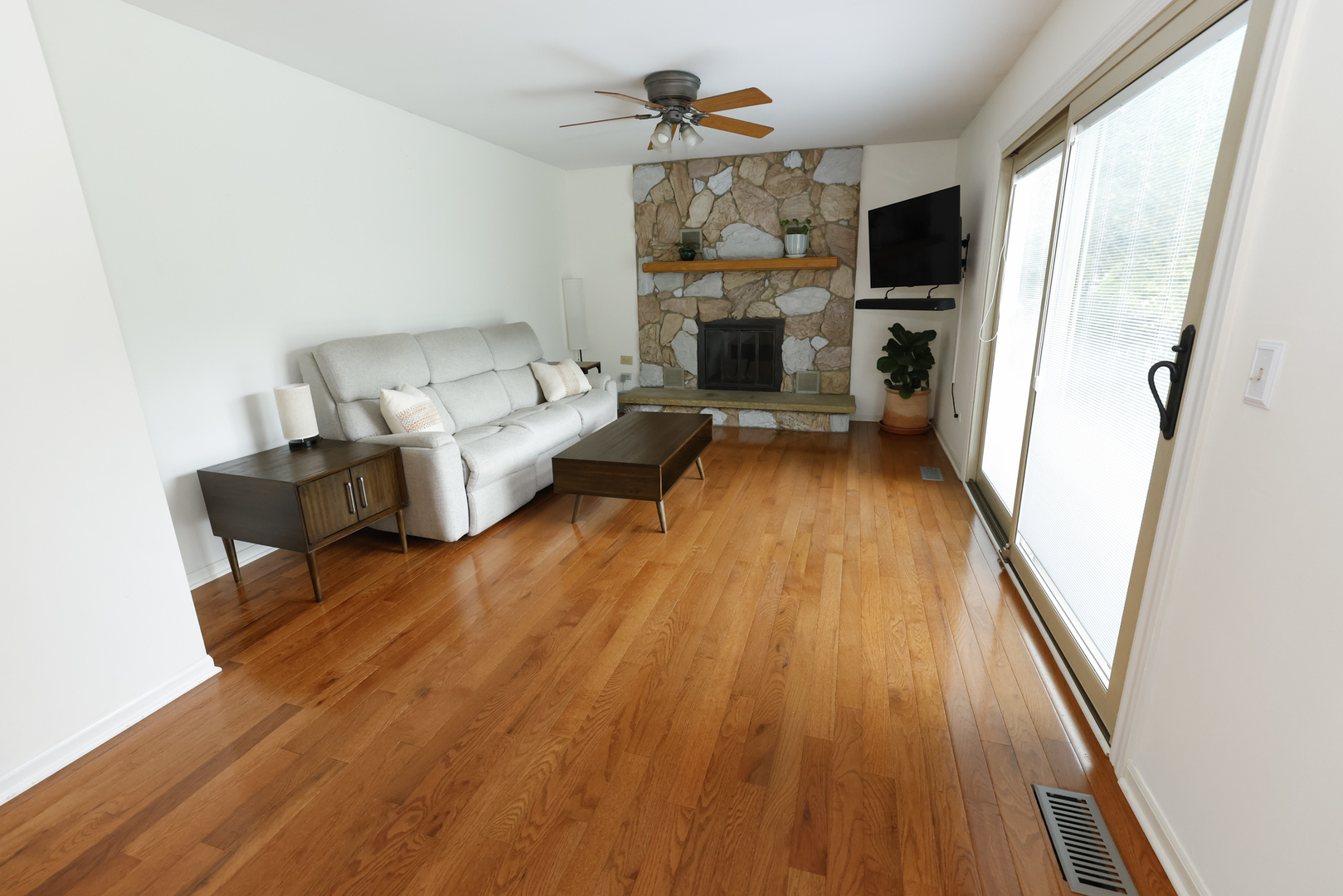 608 Thackeray Lane Property Photo 11